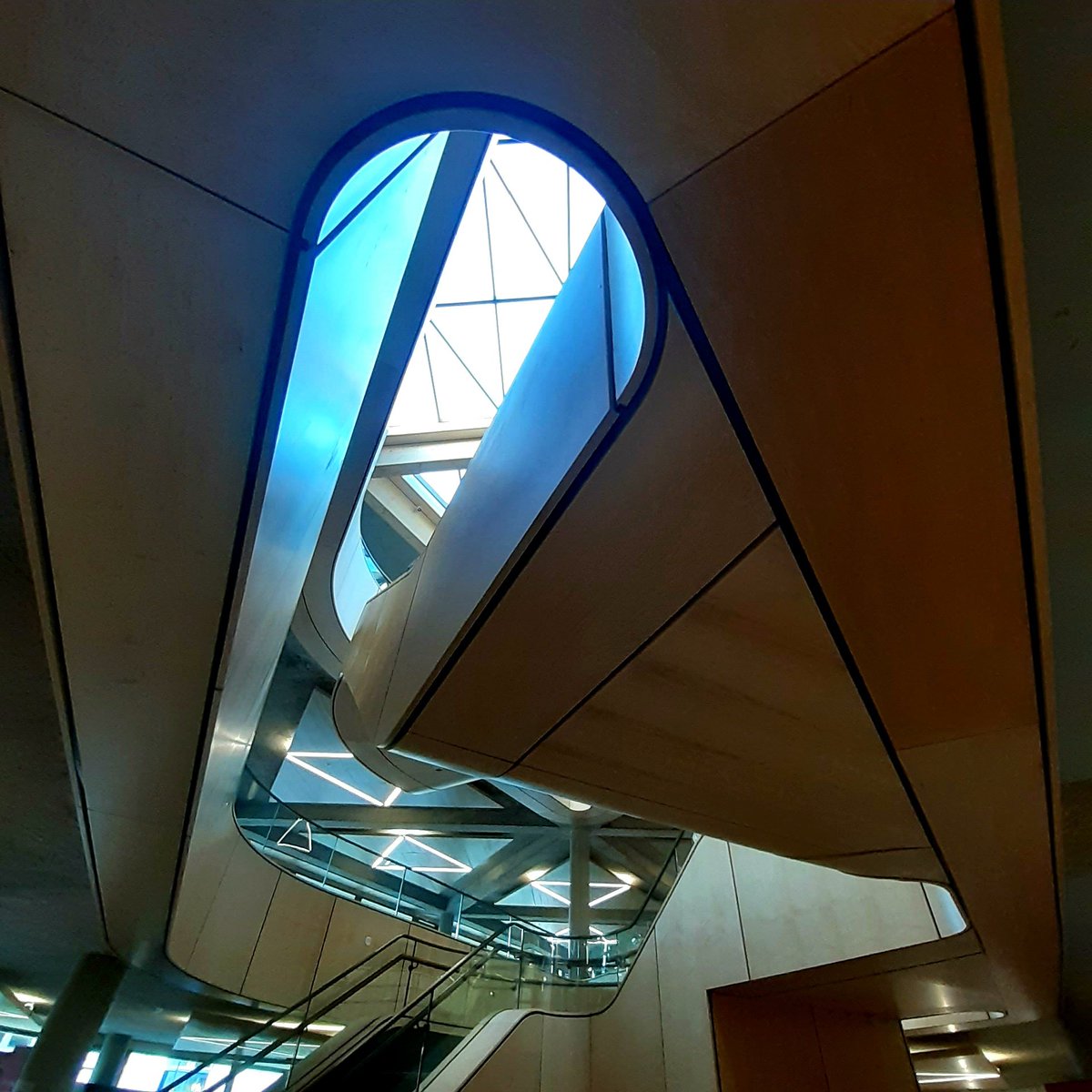 DrHannahGraham's tweet photo. It was heartening to see a cheery buzz on @StirUni campus today for the first day of the academic year.
👇 The view upwards in one of the new building renovations, moments before meeting our lovely @StirlingUniCrim colleagues for coffee #StartingRight #Criminology #CoffeeTime https://t.co/zd7kSc5SJK