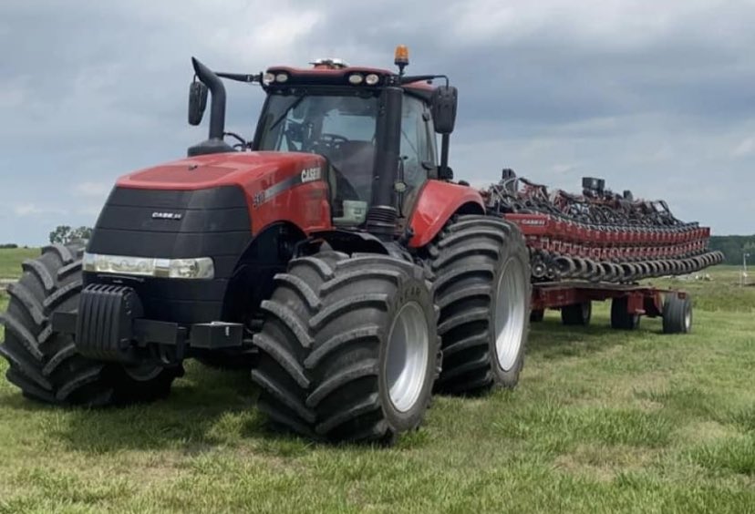jaxlef14's tweet photo. FOR SALE—Available Now

2012 Case IH 20” 24 Row Planter with Precision 

2011 Case IH Corn Head 

Located in East Central Kansas 
Retweets appreciated ! https://t.co/cZTW1fFgEm
