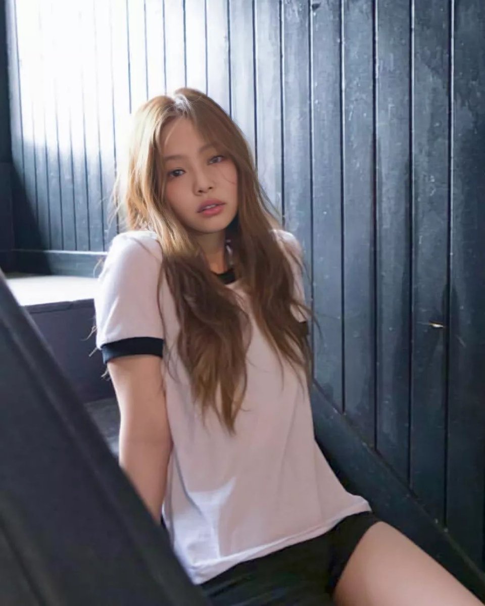 jennie kim is insanely pretty