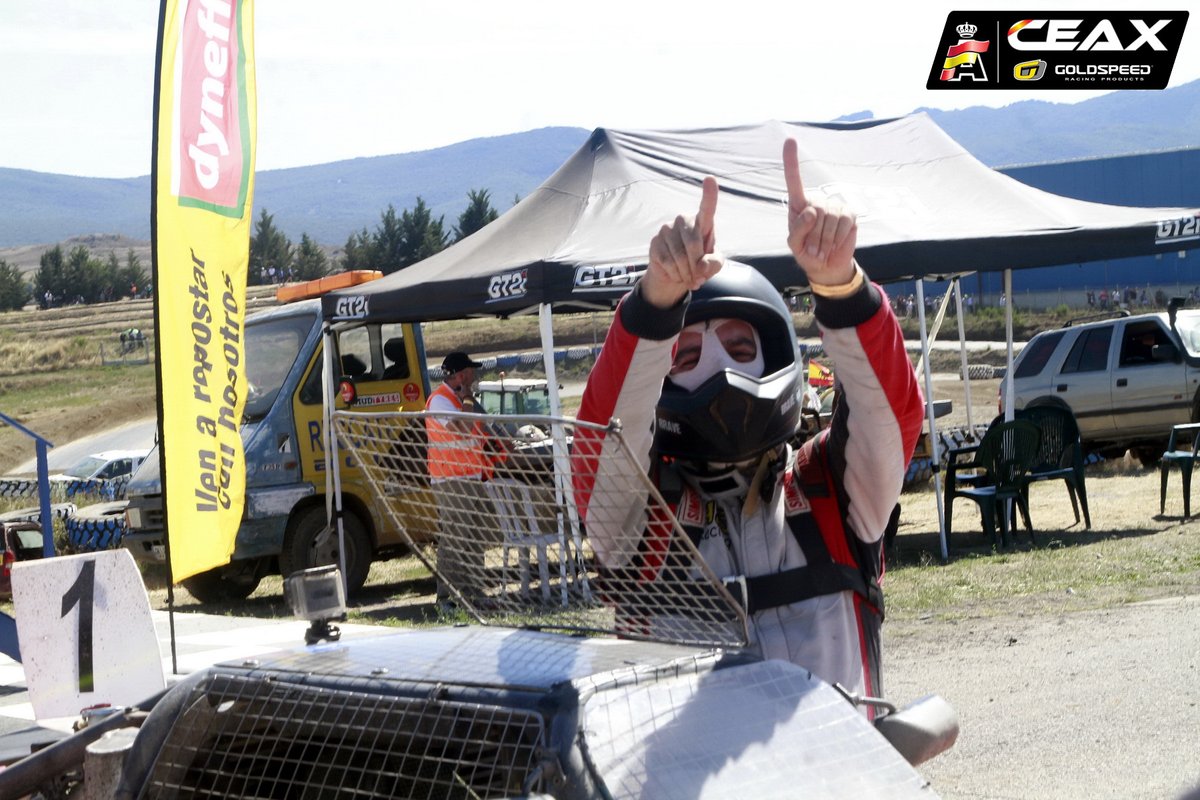 CEAX_RFEdA's tweet photo. Carlos Hernando no dio opción ante su afición en el circuito Antonio Vadillo y sumaba la máxima puntuación en la #División3 logrando su cuarta victoria. En el #Trofeo1600 vencía Igor Agirrebeña, al igual que en Carballo.
#CEAX #Goldspeed
#CEAXMiranda
#autocross #offroad https://t.co/uhPMLdEx2h