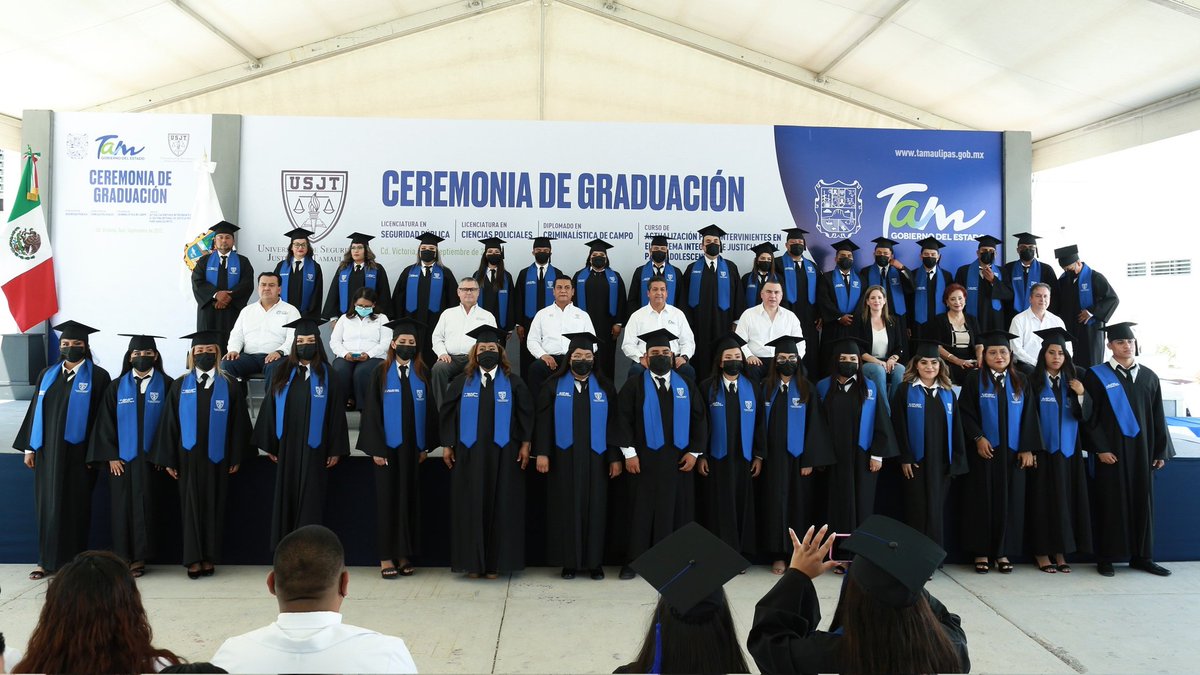 Hoy egresaron de la Universidad de Seguridad y Justicia de #Tamaulipas, 57 alumnos de la Lic. en Ciencias Policiales y 35 de la Lic. en Seguridad Pública, además de otros diplomados y cursos. 

Me dio mucho gusto acompañarlos. Estamos muy orgullosos de ustedes.
#CdVictoria