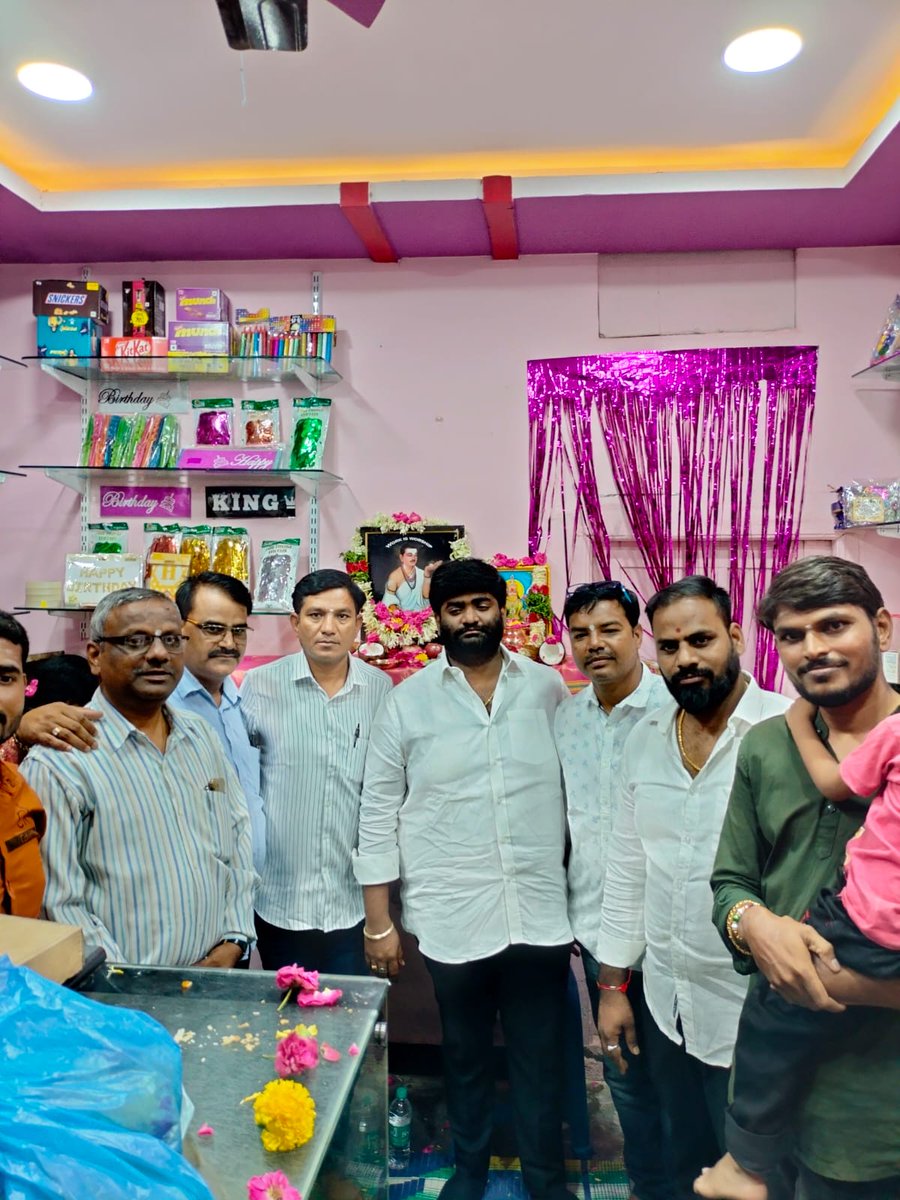 TSR4BJPIndia's tweet photo. మైలర్ దేవ్ పల్లి డివిజన్ పరిధిలోని శ్రీరాంనగర్లో బేకరీ షాపును ప్రారంభించడం జరిగింది.
#thokkalasrinivasreddy #BJP4IND #corporatorbjp #mailerdevpally #Hyderabad https://t.co/uvPbiQizdv