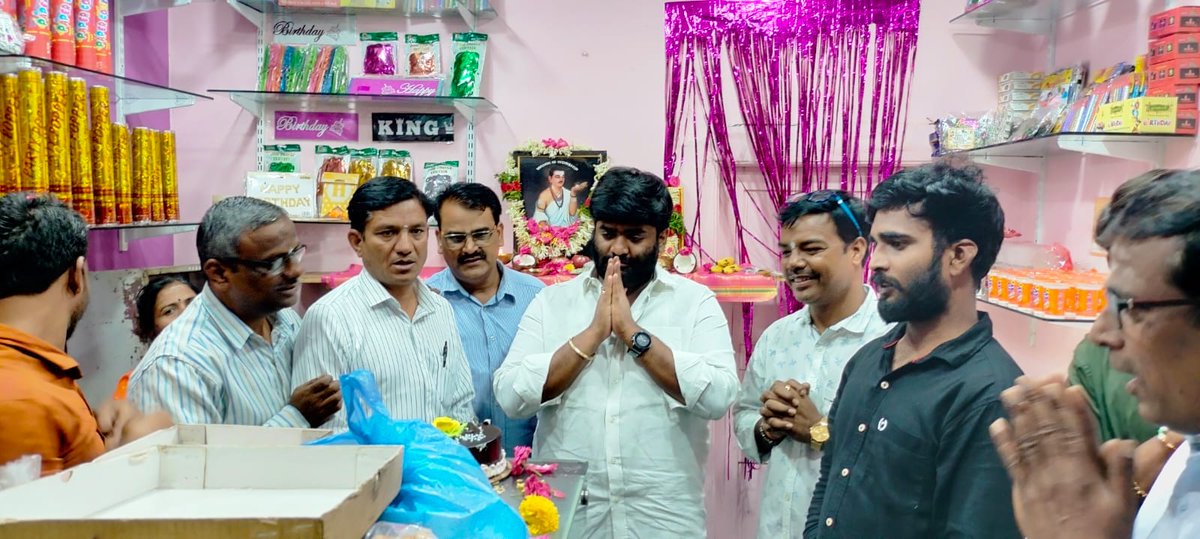 TSR4BJPIndia's tweet photo. మైలర్ దేవ్ పల్లి డివిజన్ పరిధిలోని శ్రీరాంనగర్లో బేకరీ షాపును ప్రారంభించడం జరిగింది.
#thokkalasrinivasreddy #BJP4IND #corporatorbjp #mailerdevpally #Hyderabad https://t.co/uvPbiQizdv