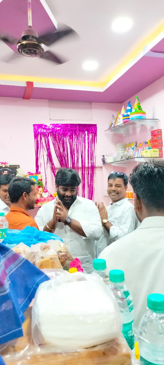 TSR4BJPIndia's tweet photo. మైలర్ దేవ్ పల్లి డివిజన్ పరిధిలోని శ్రీరాంనగర్లో బేకరీ షాపును ప్రారంభించడం జరిగింది.
#thokkalasrinivasreddy #BJP4IND #corporatorbjp #mailerdevpally #Hyderabad https://t.co/uvPbiQizdv