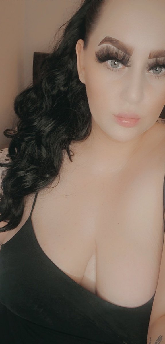 Ameliablack9222's tweet photo. I want drains 
And for you to send to my perfect feet 

Be a good boy 
£ameliablack202 cashapp
PayPal ameliablack30 

Findom findomuk paypig mistress finsub cashslave humiliation assworship brat cuck sissy whalesub https://t.co/VyrkMBvt98