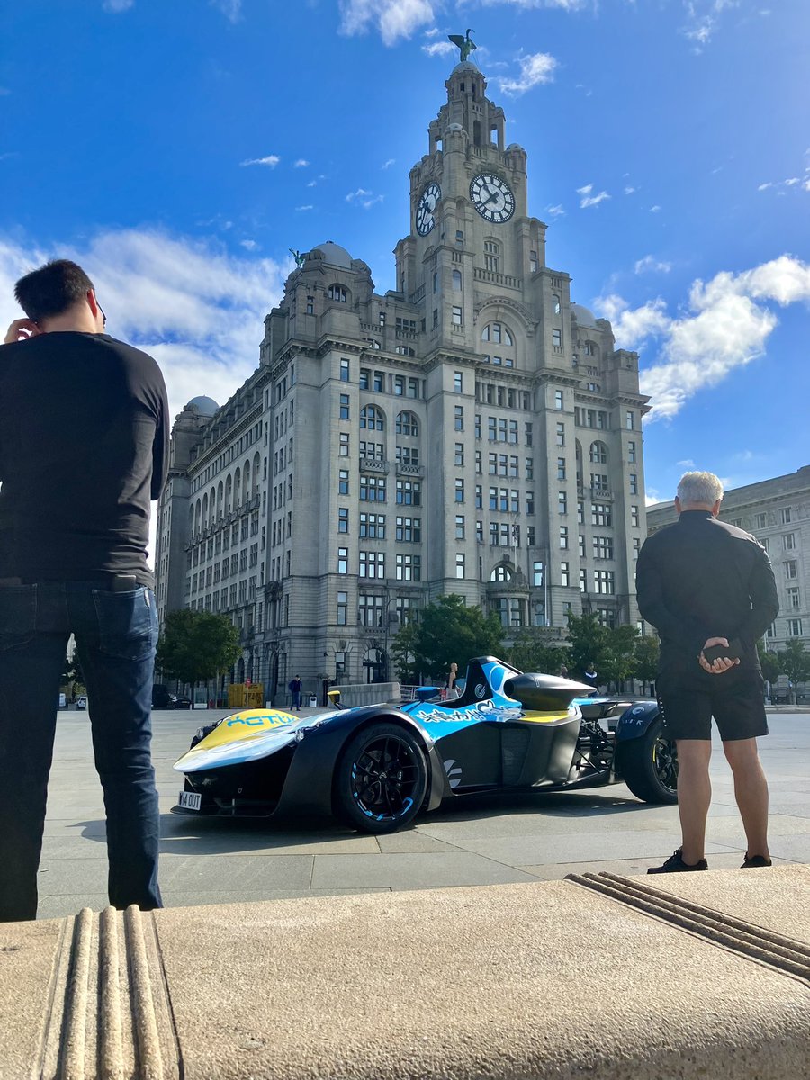 AmiNakajima's tweet photo. Oh wow, @feisarmono serving🔥aesthetic on the Royal Albert Dock in these. ICONIC 🔥🔥 #WipEout #Liverpool https://t.co/q3FAJqBghC