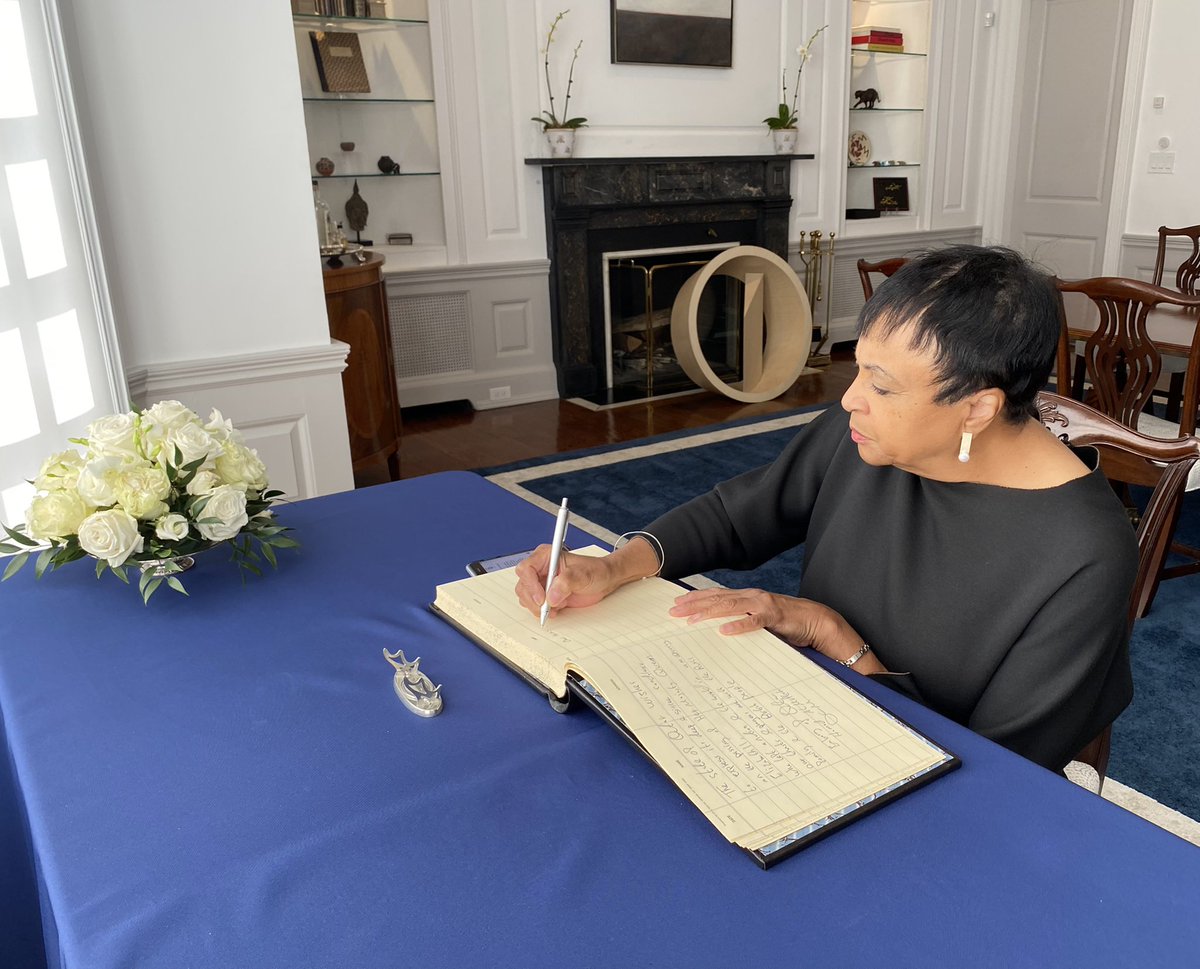 This afternoon, I visited the British Embassy to sign the condolence book for Queen Elizabeth II, expressing gratitude for her lifetime of service.