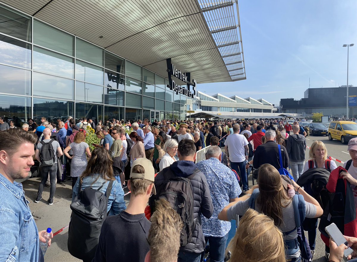 Nottsstargazer's tweet photo. In light of todays fiasco, #schiphol airport has been renamed to #shitholeairport . An absolute disgrace today. The management team have failed. Treating people like animals. https://t.co/Wkn3tpuMTz