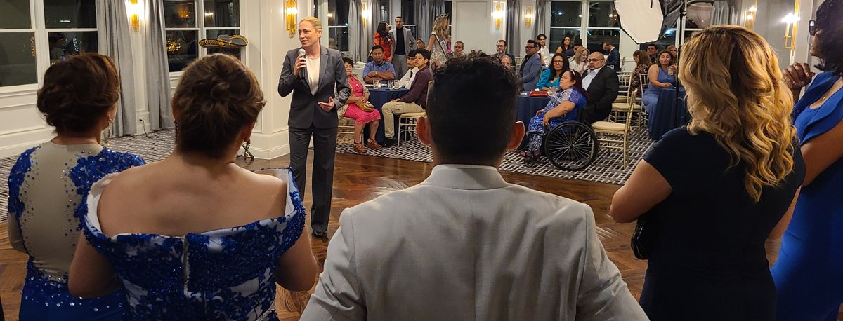 EspositoforNY's tweet photo. Last week, I attended #COCIHAC's 5th Annual Hispanic Heritage Month Gala. Hispanic voters across New York are FED UP with the way New York State has been treating members of their community. Together, we are going to secure our streets and Save our State! https://t.co/6oQzfRN1Mt