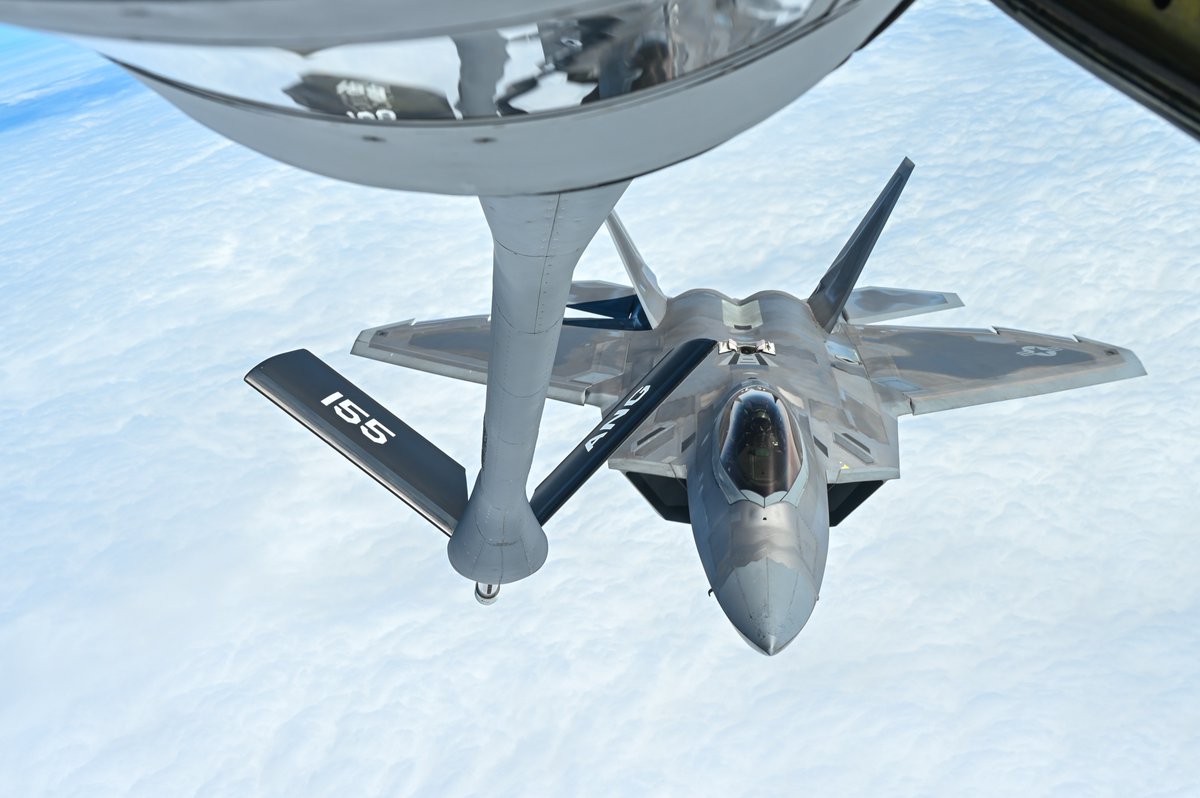 155thARW's tweet photo. Air Dominance!πͺ
The 173rd Air Refueling Squadron refueled the @F22DemoTeam from @JBLEnews on August 25th. We helped the Demo Team arrive in South Padre Island, Texas, so that they could prepare for their air show that weekend.
#NEGuard | #Neang | #TankerGas | #f22raptor https://t.co/GNeKhbaPQX