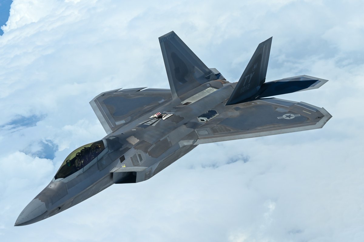 155thARW's tweet photo. Air Dominance!πͺ
The 173rd Air Refueling Squadron refueled the @F22DemoTeam from @JBLEnews on August 25th. We helped the Demo Team arrive in South Padre Island, Texas, so that they could prepare for their air show that weekend.
#NEGuard | #Neang | #TankerGas | #f22raptor https://t.co/GNeKhbaPQX