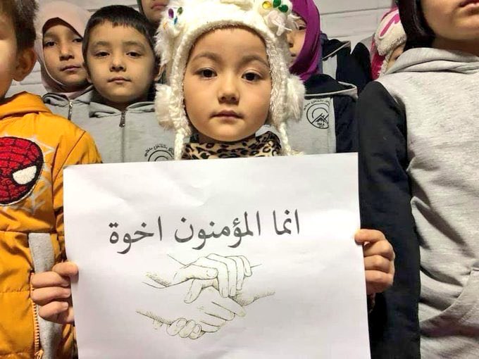 TurkiShalhoub's tweet photo. (إنما المؤمنون إخوة).

#الصين_تبيد_مسلمي_الاويغور https://t.co/Ecx5BztuaD