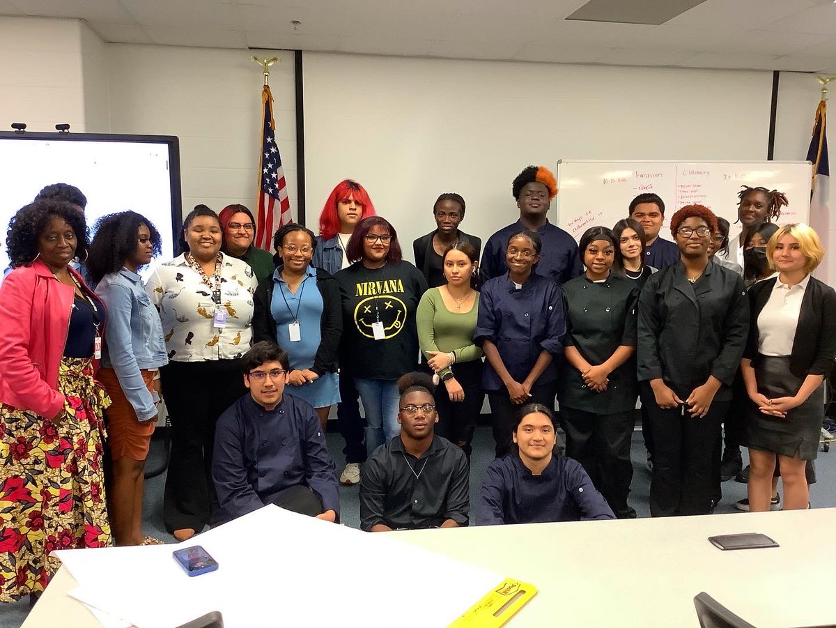 BenjisCafe's tweet photo. FCCLA First Conference Meeting Of The Year !!! #fccla @AldineISD https://t.co/u8sNjtzNHm
