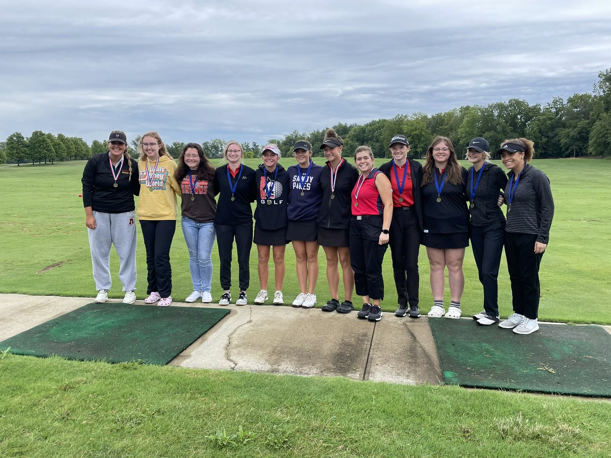 KHS_LadyKatGolf's tweet photo. 2 time NCC CHAMPION and All Conference Team! ⛳️❤️💙 @LizzyLl25 https://t.co/NgqmPC7Vip