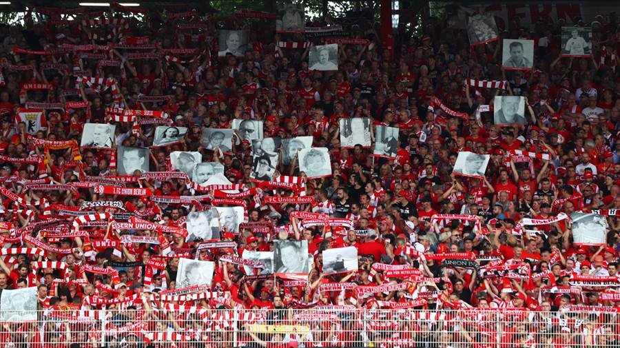 fcunion_es's tweet photo. Sería genial saber cuánta gente ha comenzado a simpatizar con el Union gracias a la cuenta. ¡Ese es el verdadero triunfo de @fcunion_es!

¿Es tu caso? Cuéntanos tu historia y sácanos una sonrisa 😁 https://t.co/dFEdasmyr0