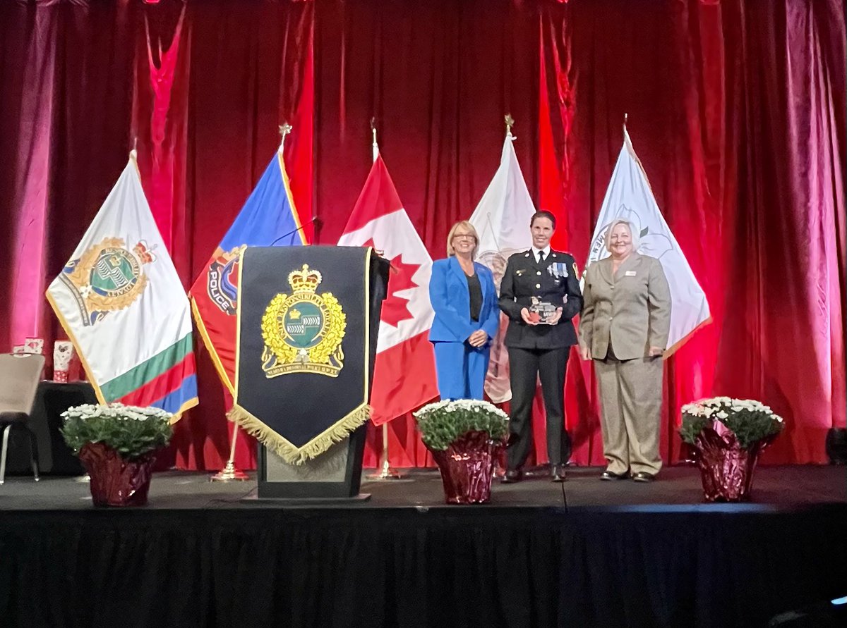ChiefVicPD's tweet photo. So incredibly proud of @Lisa_Byrne_VPD who was the recipient of the @IAWP2022 annual #leadership award for a career of leading teams to success and inspiring & developing others. @VancouverPD @VanPoliceBoard @BCWLECanada #proudDC #WomenLeaders #dedication #rolemodel https://t.co/OnaELFrZIX