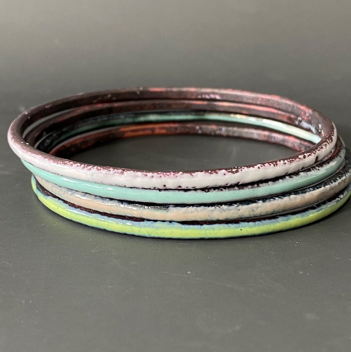 MaisyPlum2's tweet image. Copper Enamel Bangle Set - Pastels tuppu.net/189968a6 #bizbubble #giftideas #StackingBangles