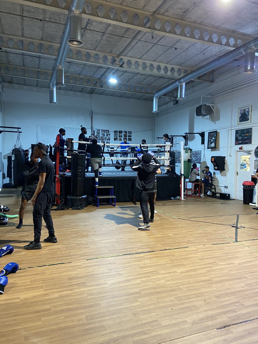 Popped in this evening to see the fantastic work #CarneysCommunity are doing across South and South East London. Thanks for having me👊🏼🥊