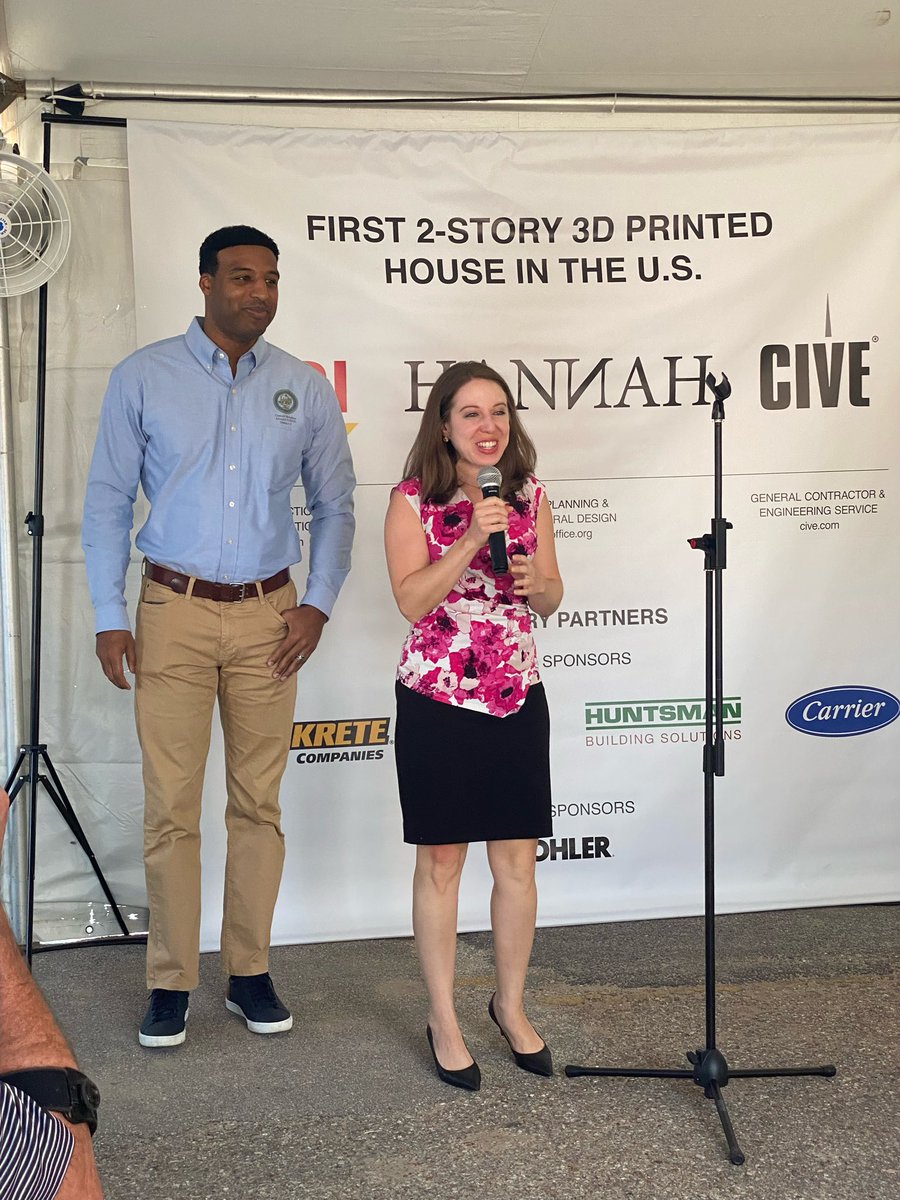 AmyPeck's tweet photo. Today we welcomed to District A the very first 2-story, 3D printed house in the United States! The material is specifically customized to account for Houston’s weather! I’m excited that they chose District A for this innovative concept. https://t.co/PkhdM4Pagi