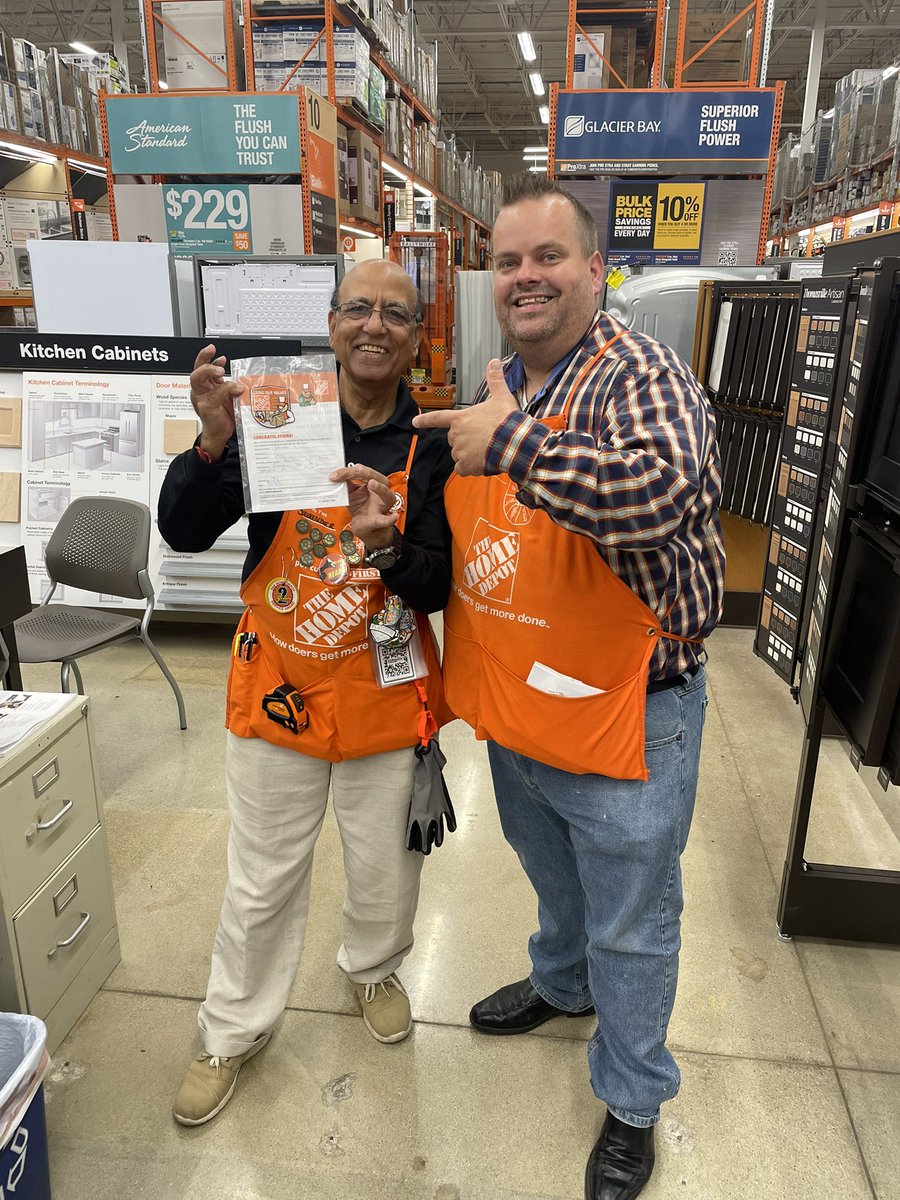 Awesome job Peggy and Surender- both hitting specialists of the month for August! <a href="/Nairobi75819619/">Nairobi</a> @BectonRosyTHD <a href="/LisaHD4life/">Lisa</a> <a href="/Damien1975HD/">Damien Madden</a> @RachLynn060197 @HeatherD048