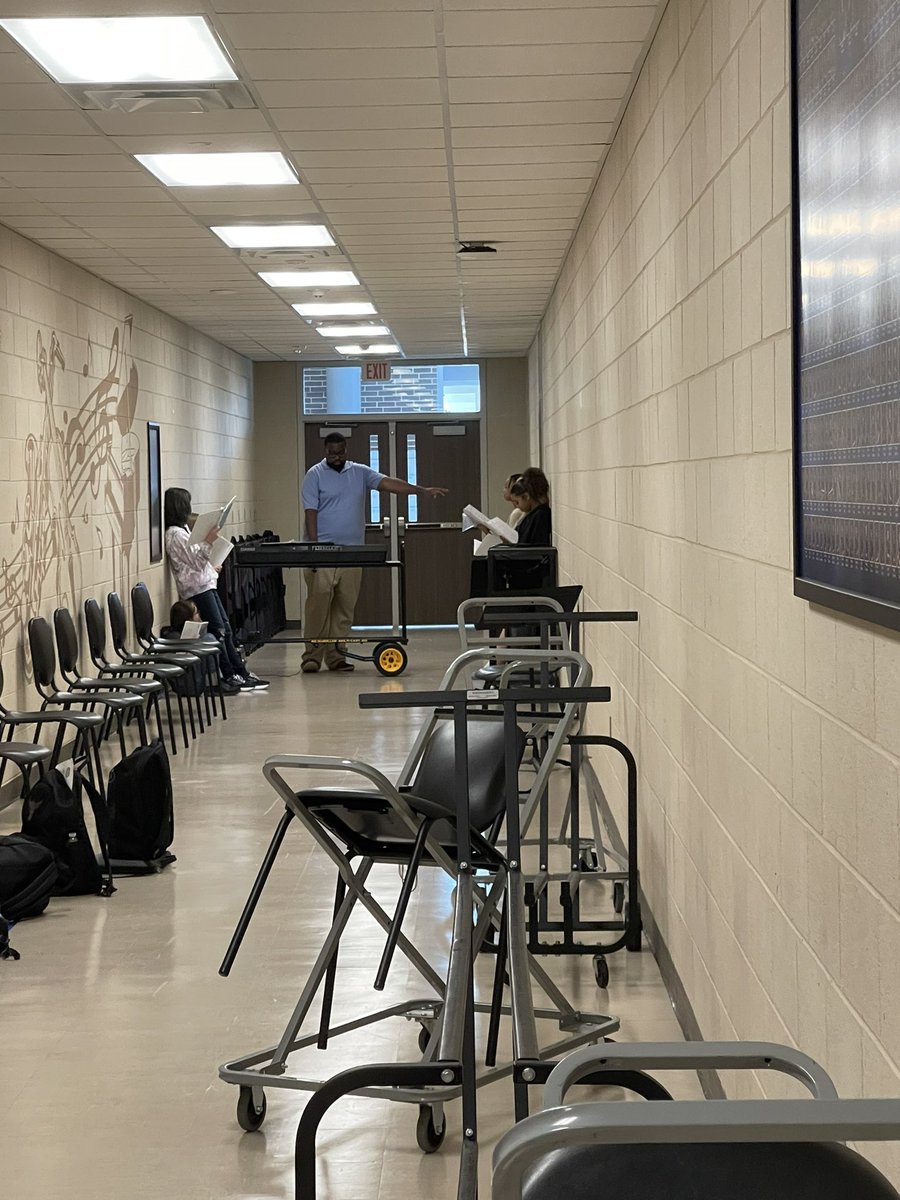 ElizabethFagen's tweet photo. Private choir lessons @HumbleISD_WLMS @HumbleISD It was a great day in the fine arts!! 👏🏼👏🏼👏🏼🙂🎶🎶 https://t.co/gq6aCXZFCp