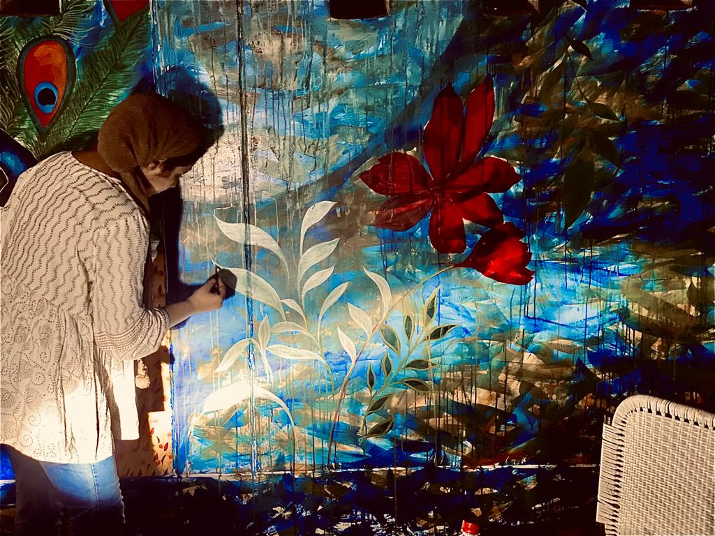 nfhandcraft's tweet photo. Mural painting in Ayodhya  #Ayodhya
#mural   #WomensArt #womenentrepreneurs #streetartist #art @dmayodhya @igrangeayodhya @incredibleindia @PMOIndia @BCCIWomen @_DigitalIndia @muralarts @WomenintheWorld @muslimwomenprof @__FMC @Empower_Women @UPGovt @uptourismgov @VedPrakashBJP https://t.co/0gYJGkSGev