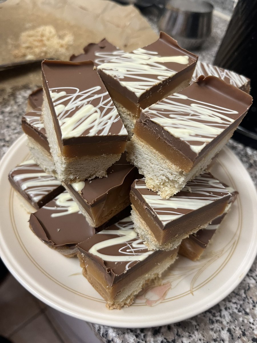 Gotta get into the bake off spirit, fresh out of the fridge 🥰🤩