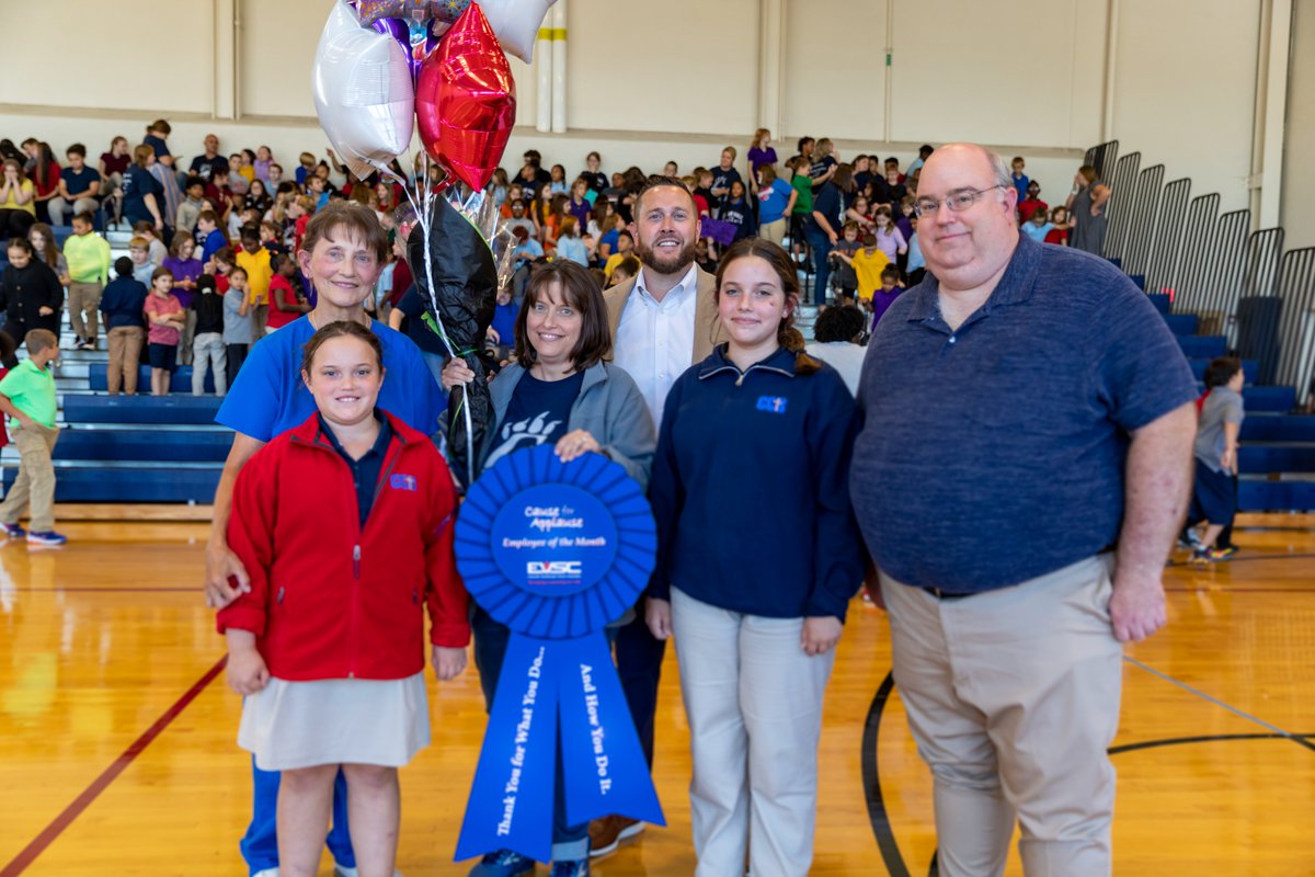 EVSC1's tweet photo. Congrats to our September Cause for Applause winner, Amy Schneider! Amy is a special education assistant at Cedar Hall Community School and is known for building great relationships and making everyone feel welcomed.
Thanks for all you do, Ms. Amy! #BetterTogether #WeAreEVSC https://t.co/BbeutaAQdg