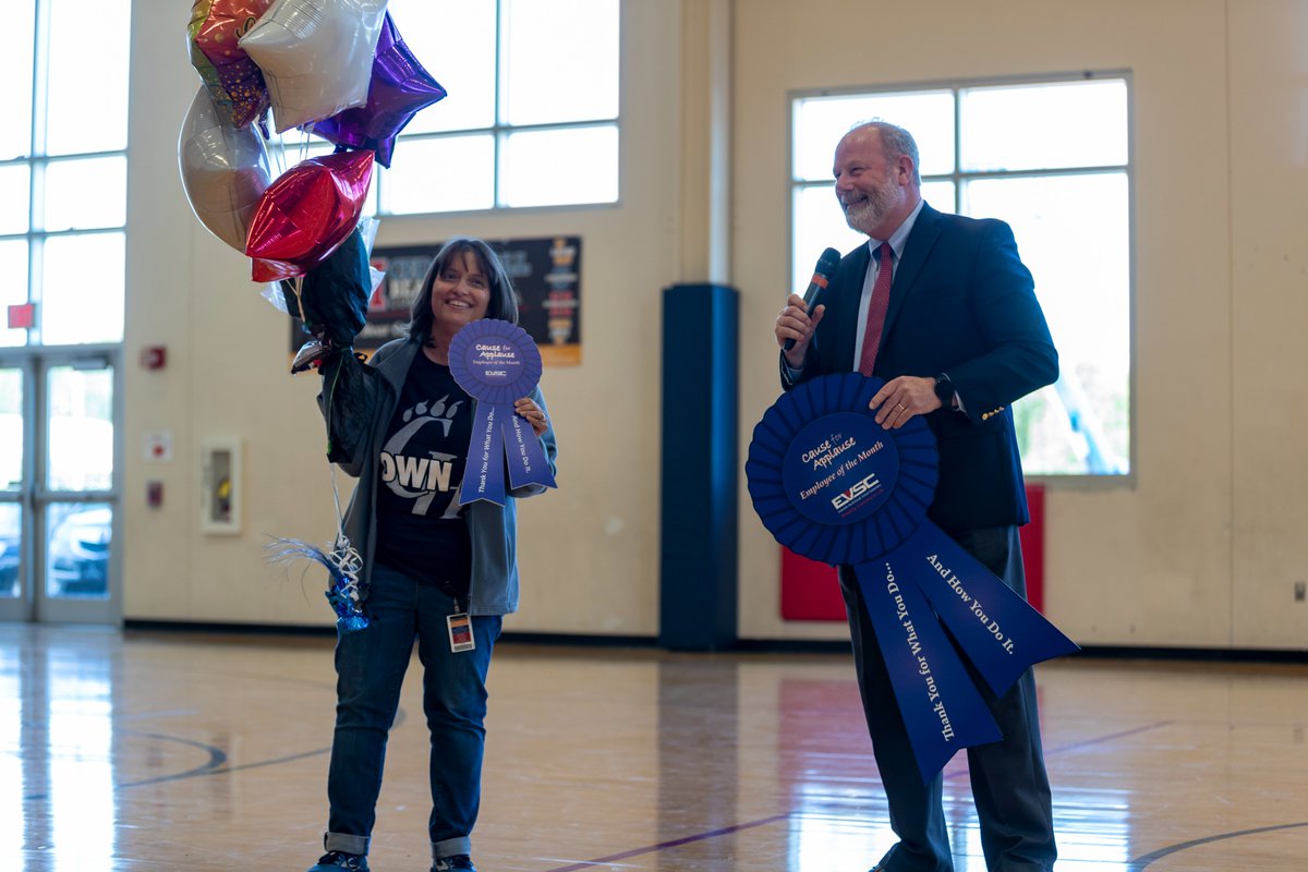 EVSC1's tweet photo. Congrats to our September Cause for Applause winner, Amy Schneider! Amy is a special education assistant at Cedar Hall Community School and is known for building great relationships and making everyone feel welcomed.
Thanks for all you do, Ms. Amy! #BetterTogether #WeAreEVSC https://t.co/BbeutaAQdg