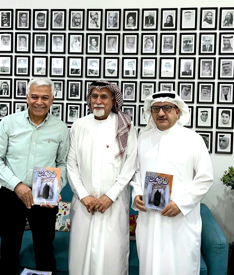 abu_taymour's tweet photo. الليلة في حفل تدشين آخر اصداراتي، كتاب "رائدات ومبدعات من نساء الخليج" بمكتبة الوقت بالمنامة مع زميلي الدراسة الجامعية المهندسين يوسف فخرو وسمير السعيد. كانت مناسبة بهيجة لاستعادة ذكرياتنا الطلابية الجميلة في بيروت السبعينات https://t.co/s1NkXK0vCu