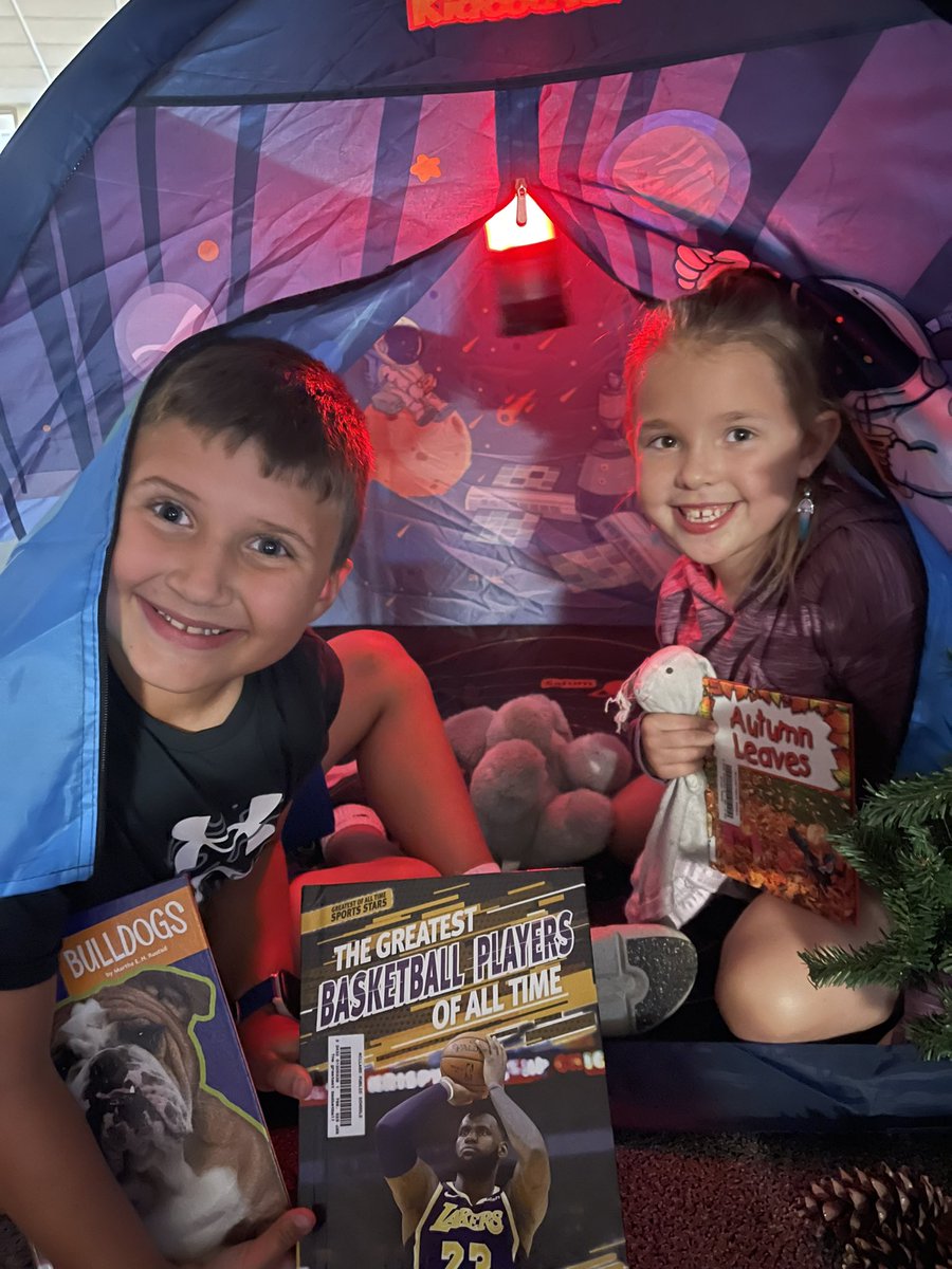 mandyjohartz's tweet photo. Our second graders camped out with a good book in the @hitchcock_mps library! #Proud2bMPS @JSchwartzMPS @Mrspollock2 @MHanson_3rd https://t.co/qLF73eWipR