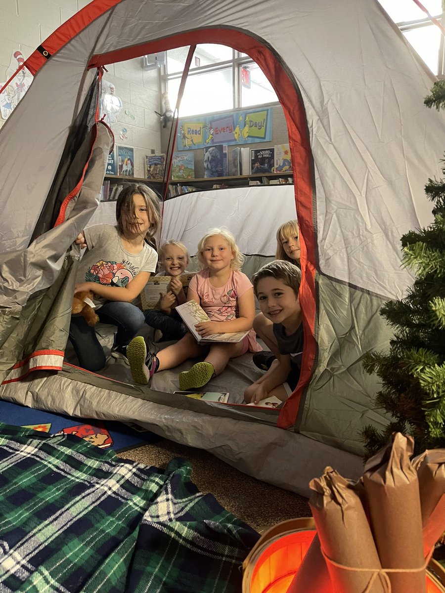 mandyjohartz's tweet photo. Our second graders camped out with a good book in the @hitchcock_mps library! #Proud2bMPS @JSchwartzMPS @Mrspollock2 @MHanson_3rd https://t.co/qLF73eWipR