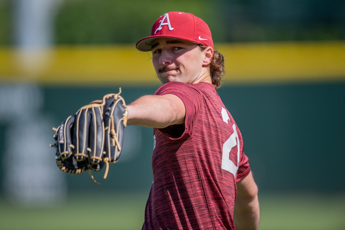 KotyFrank's tweet photo. Get lost in what you love❤️🐗 @RazorbackBSB #WPS #Fall5 https://t.co/1laJfE6lN6