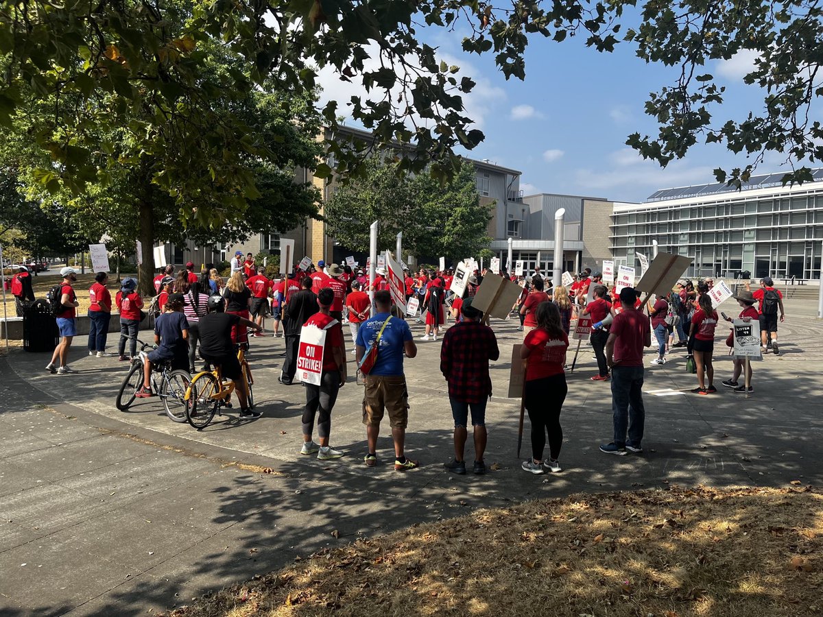 AkiKuroseSEA's tweet image. South end schools are coming together!!! We often get ignored down south, but today we are making our voices heard!! #SEAStrong