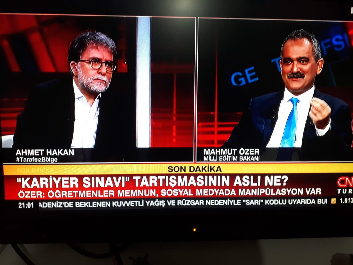 #ogretmenlerdersverir
25 yıllık öğretmenim su ana kadar konuştuğum öğretmenlerin tamamı bu yasadan memnun değil siz memnunlar dediniz diye memnun olamıyoruz maalesef. Tek çözüm bu yasa iptal edilmelidir.