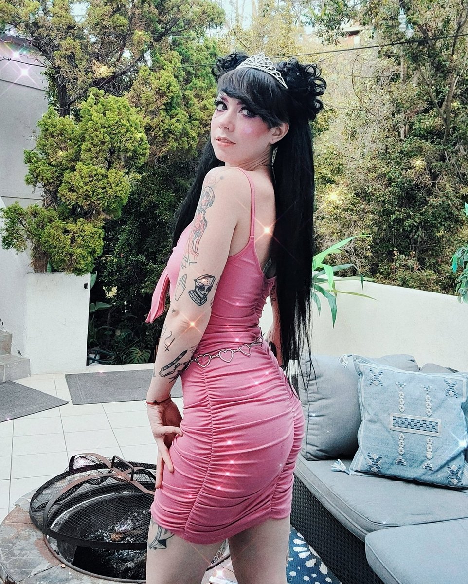 whereislyraskye's tweet photo. LAST MINUTE BOOKING CALL IN LONG ISLAND! 
I'm available for bookings Wednesday, Thursday, and Friday of THIS week♡ Text 631-201-8454 to schedule! https://t.co/mCCO6RTRwu