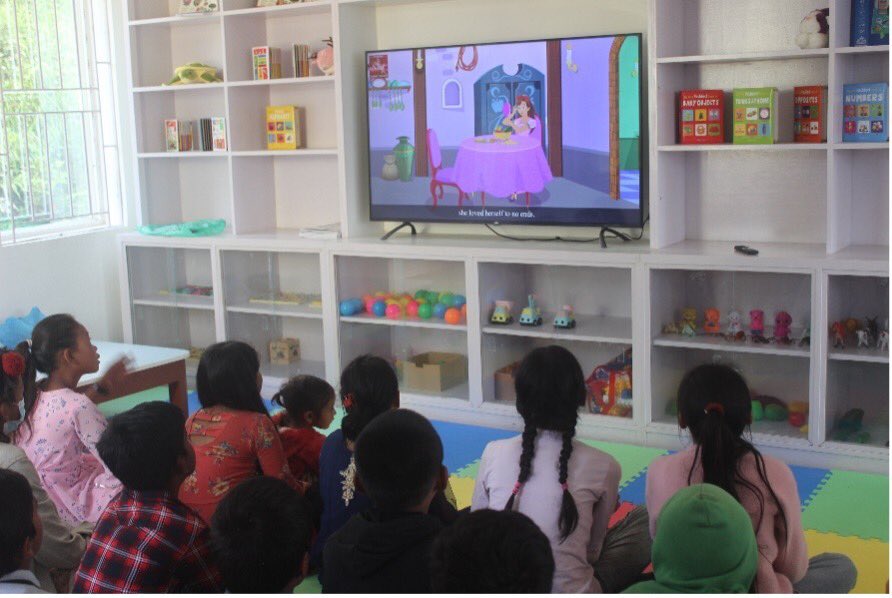 WeTomorrow_one's tweet photo. Our second community learning centre is already actively used by many children, and our teacher, Samita, is doing an outstanding job in guiding the children, teaching them English and computer education and inspiring them for the beauty of learning. #WeTomorrow 🧡 https://t.co/vdHzYnRuyv