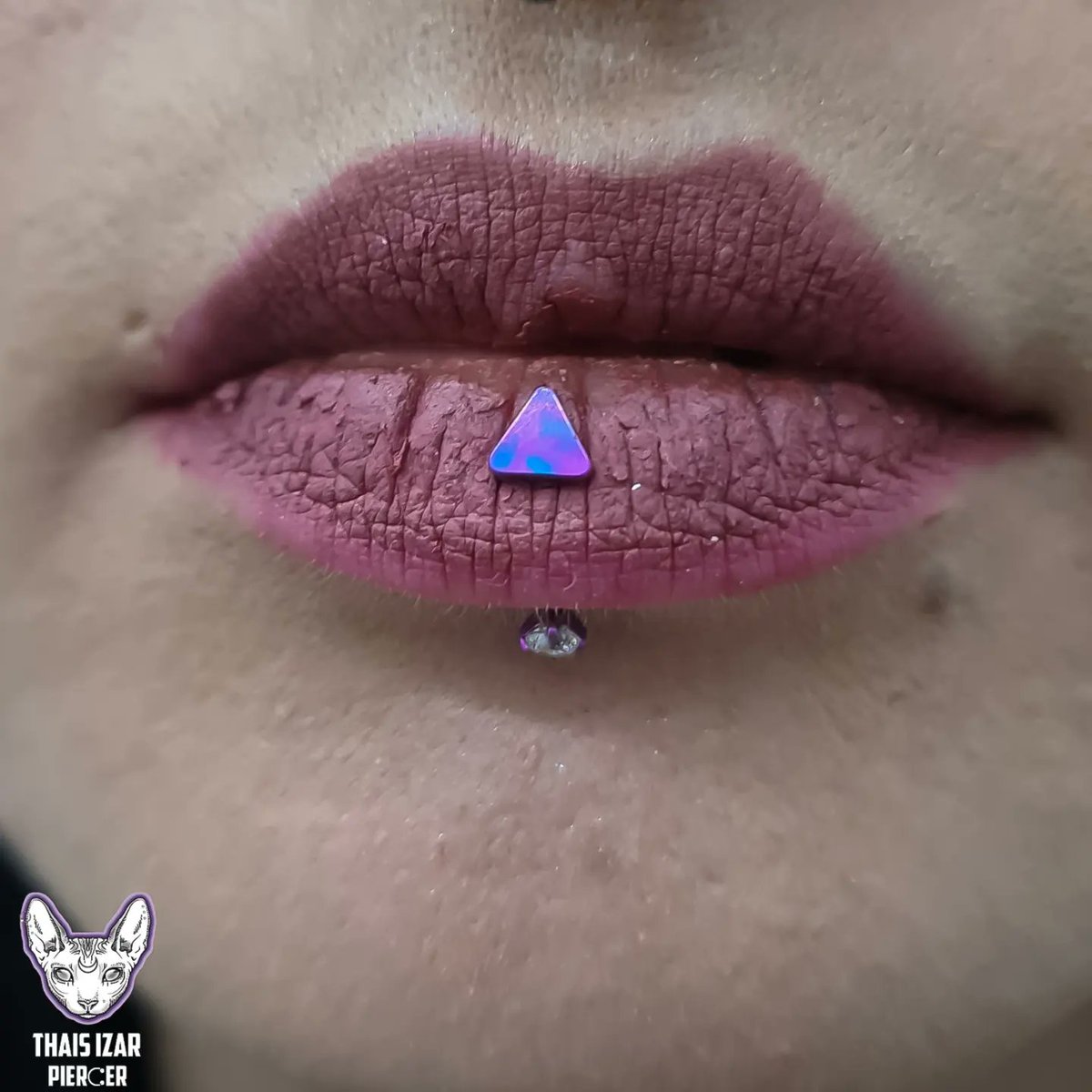 FadaDosInferno's tweet photo. Atualização da joia da miga @sefodaavida. A perfuração foi feita por mim, esta 100% cicatrizada.
#piercing #piercingverticallabret #verticallabretpiercing #verticallabret #anodizing #anodizer #anodizacaopiercing #jewelrytitanium #titanium #titanio https://t.co/yEjY3qNOpG