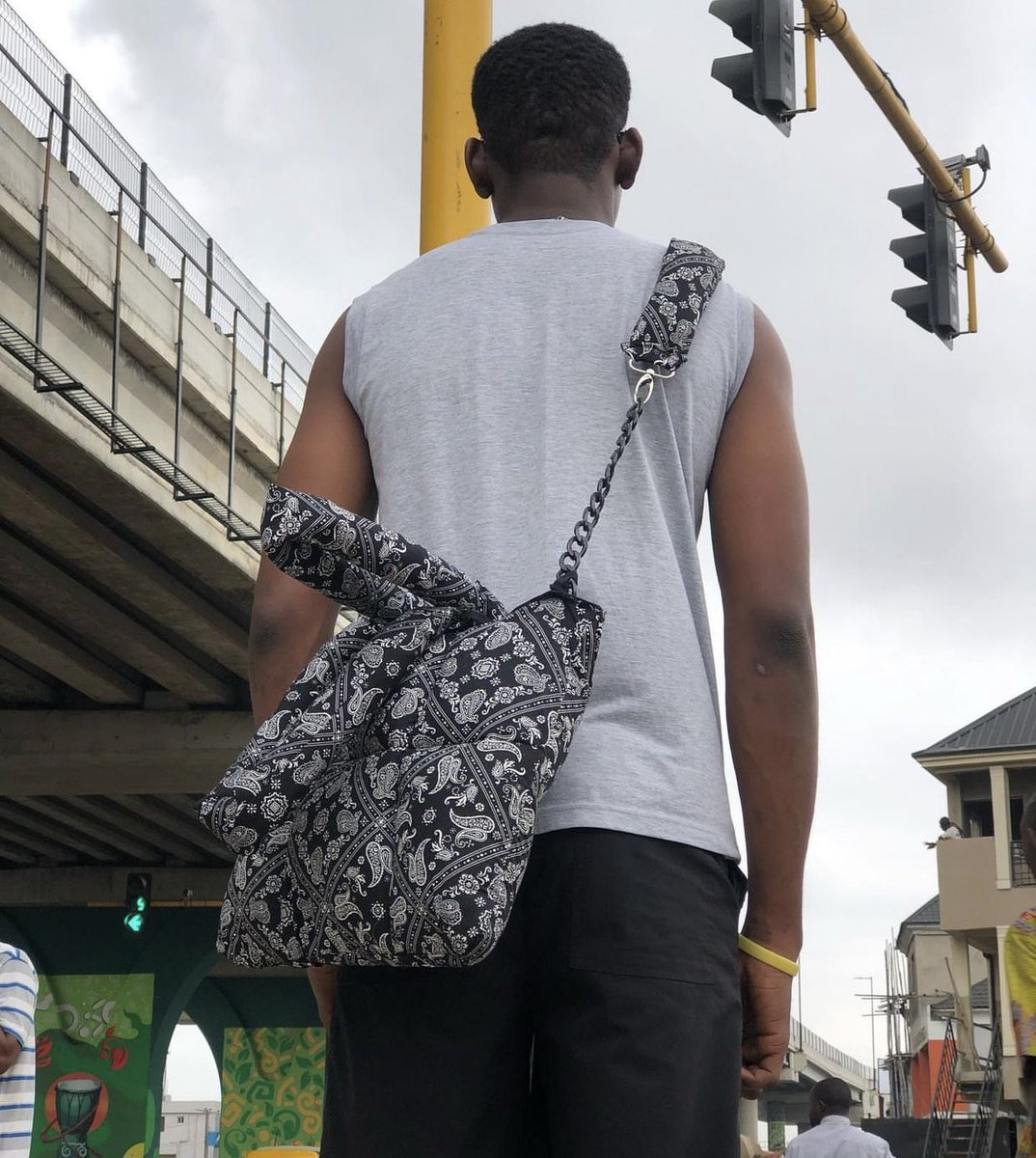 seun__oj's tweet photo. I want Asake to have one of my bandana bags😭

#icarryojsneedle https://t.co/8UGv96df5h