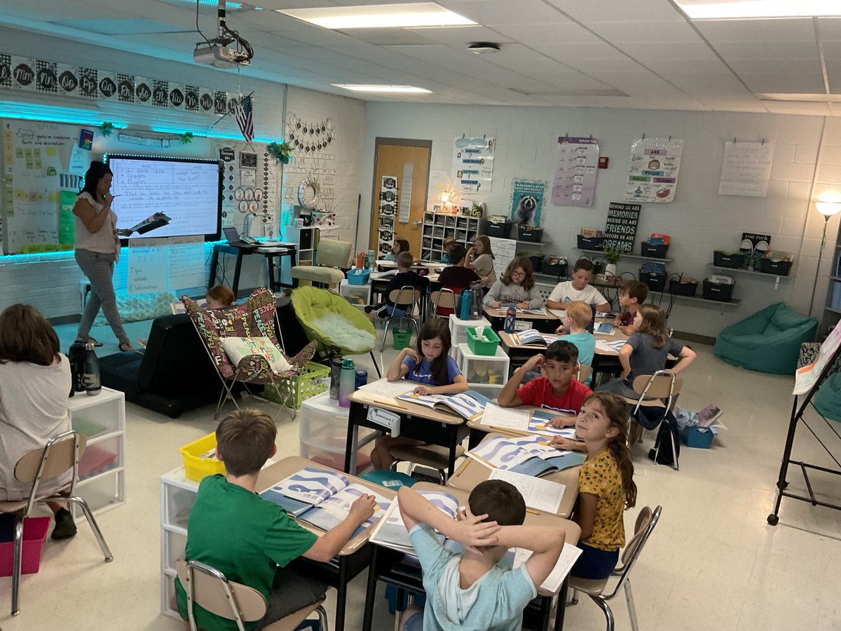 sumnertigers's tweet photo. In 3rd grade, Mrs. Kendall's class, students are  introduced to text bubbles with quotations. They   discussed how the text features can aid in understanding the text better. Students were able to dig deeper into the reading of The Fantastic Undersea Life of Jacques Cousteau. https://t.co/iA9joqpwWT