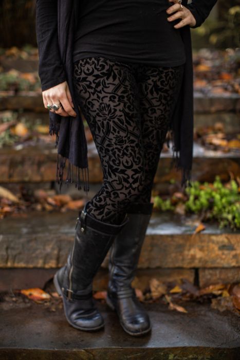SockDreams's tweet photo. We like fancy leggings over here.
5 sizes!
https://t.co/VJwKc4i0y0
#vampirechic #gothgoth #spookyseason https://t.co/UUDYZU1TDi