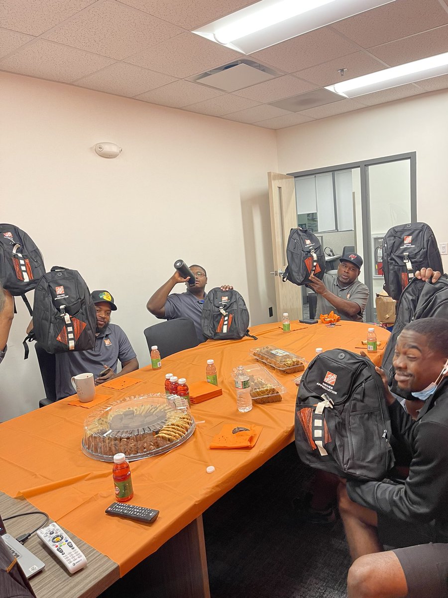 MDO_Ashland's tweet photo. Driver Appreciation Week ! Thank you DFS for all you do 🧡 #ThankATHDDriver https://t.co/hz9POoWVoP