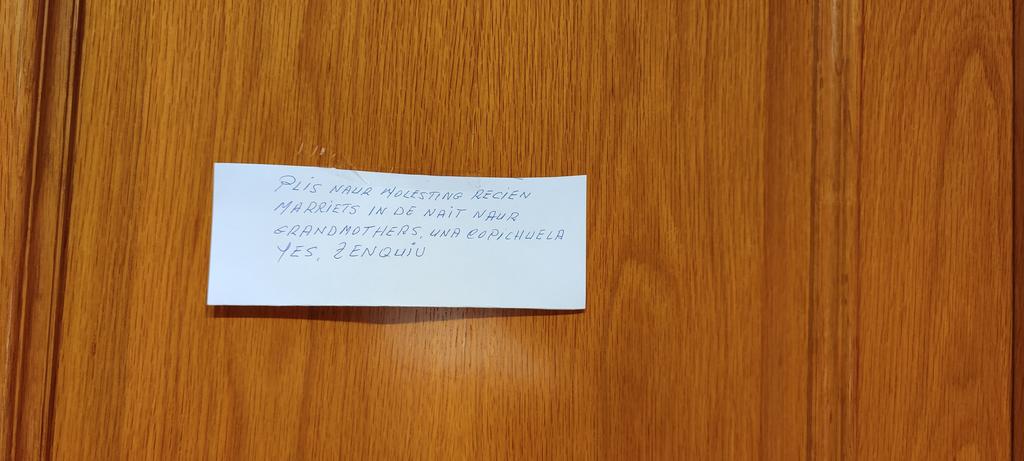 PapaGiorgioReal's tweet photo. INTERNAUTAS cómo ya veis ya tengo la habitación del hotel reservada jajajaja y coño lo han escrito en inglis qué bien las abuelas naur lo entenderán jajajaja, Juanita prepárate qué papagiorgio viene cómo un león vaya nait mi amol otro children naur naur 🤣🥂🏨 hasta luego coño ✌️ https://t.co/1QPyzepPec