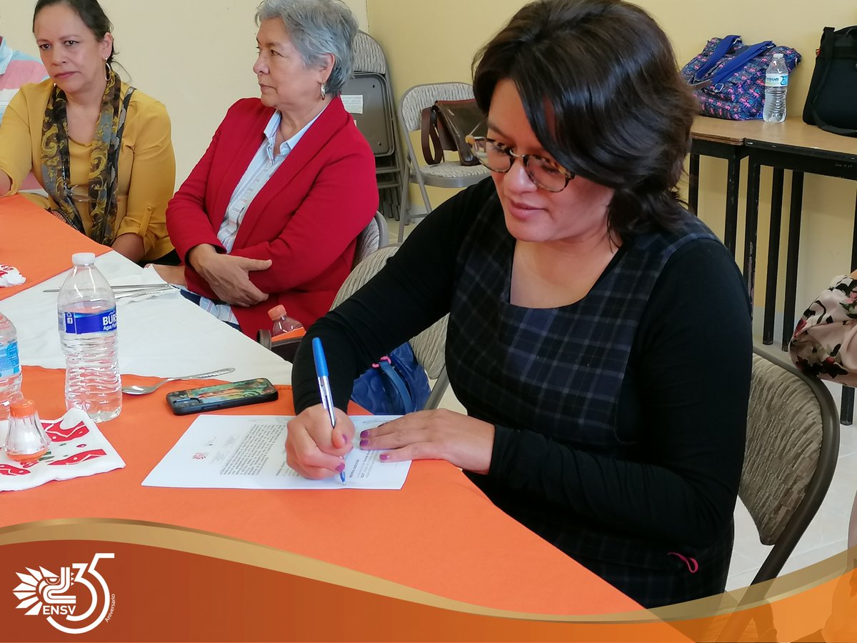 normal_ensv's tweet photo. Integrantes del Instituto Jaime Torres Bodet, de San Isidro Cuautlancingo, Puebla, acudieron a la ENSV, para firmar un Acuerdo de Colaboración.
Información completa aquí: https://t.co/BvKE7SXcIf 

#ENSV
#35añosensv
#orgulloensv
#todossomossuareztrujillo
#NormalistasDeVeracruz https://t.co/UwbQXMj29F