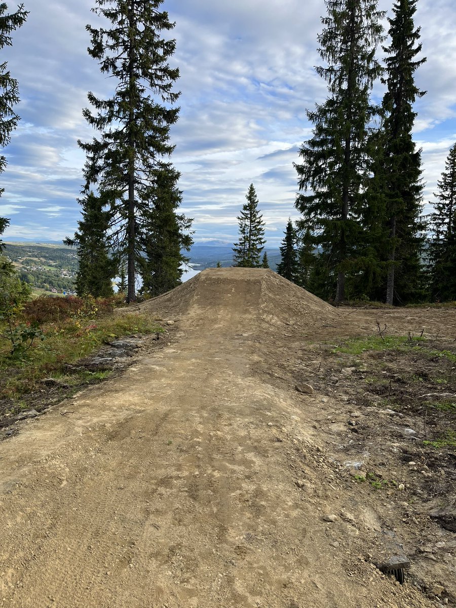 NSBARE's tweet photo. A jump with an view! #Björnen #flowtrail https://t.co/hOldp6xCVy