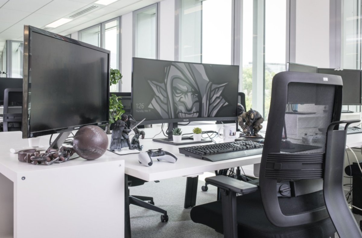 viasitfurniture's tweet photo. Paris-based gaming company Cyanide looks effortlessly cool with their brand new all-black Toleo chairs! #cyanidegames #gamingcompany #officeinteriors #companyinteriors #whereyouwork #toleo https://t.co/RVfZjF35xx