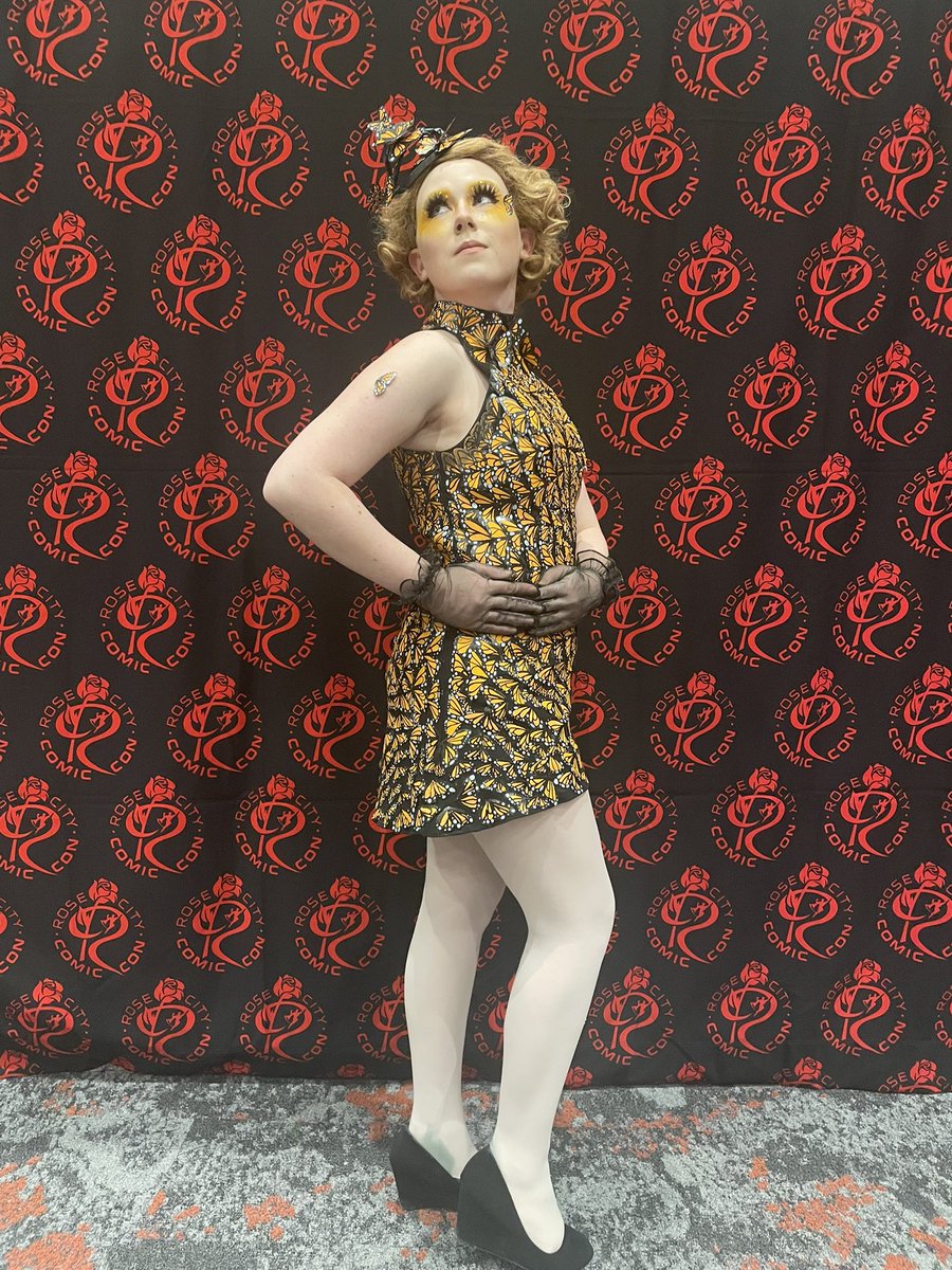 thenameslibbyy's tweet photo. The finished cosplay!!
I had a blast being Effie at @RoseCityCC for the cosplay competition!! This revamped cosplay makes me so so so happy
#effietrinket #hungergames #hungergamescosplay #effietrinketcosplay @ElizabethBanks @HungerGamesUK #RoseCityComicCon https://t.co/Ds0B8lKx1S