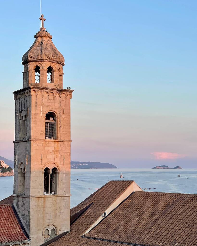 Bensearson's tweet photo. Croatia, so many amazing placing to visit. We’ve loved every minute of it and met some great people along the way. 

Dubrovnik - Old town
Kupari - 4 abandoned hotels are open to explore. 
Bosnia (Mostar) - One of many buildings left after the war. 
The A… https://t.co/epOvGXNGG5 https://t.co/GrZP2MFYrt