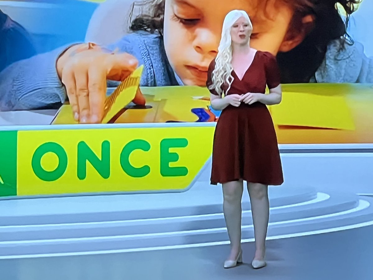 LluisMontoliu's tweet photo. La gran actriz @PattyBonet se encargará a partir de ahora de presentar el #telecupón de la @ONCE_oficial en @La1_tve @rtve Enhorabuena Patty! Nos alegramos mucho por tus éxitos y los nuevos retos laborales que vas superando con nota! Muy orgullosos estamos en @ALBA_albinismo 💜 https://t.co/dR7YgQAzgh