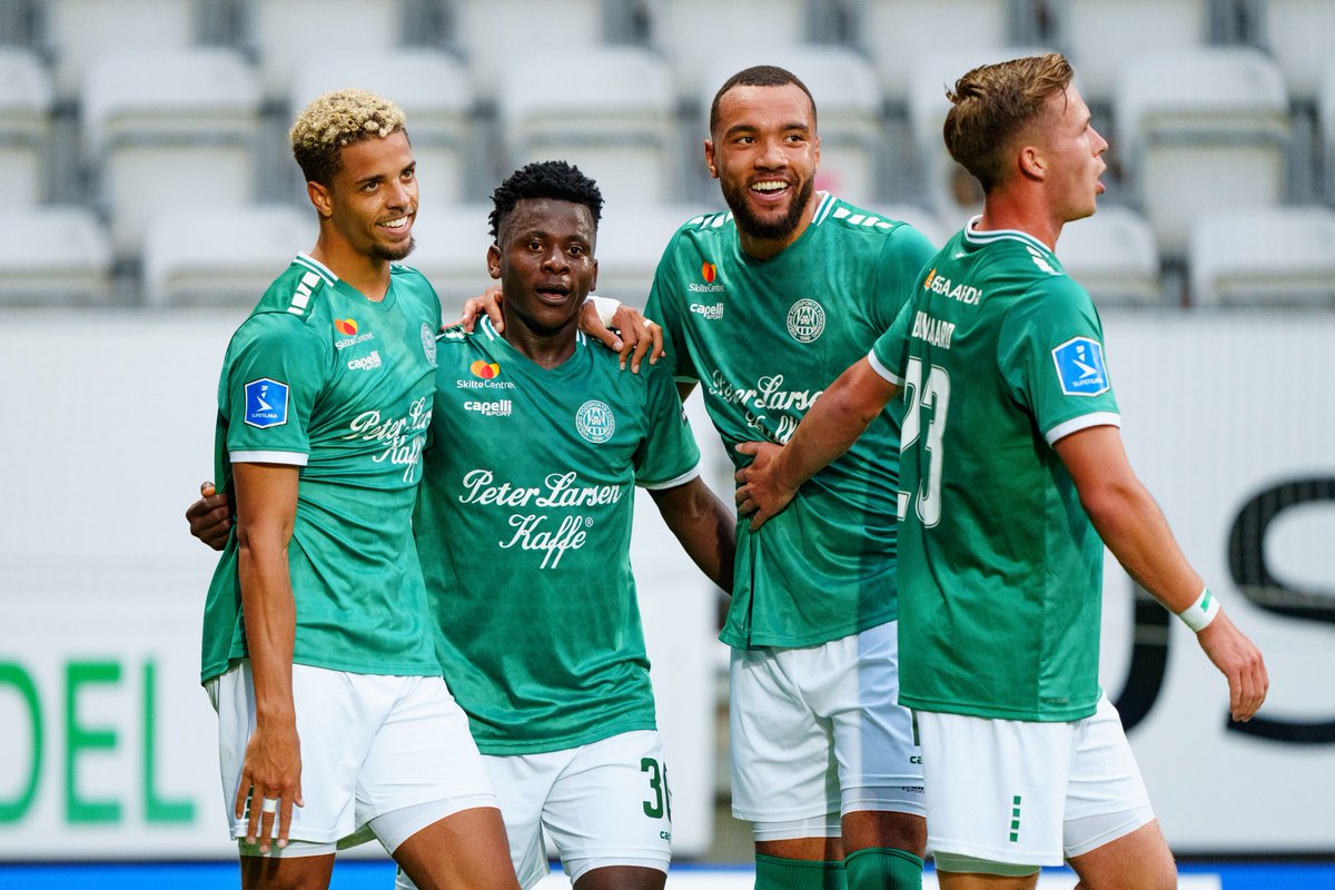 Superligaen's tweet photo. Tre på stribe for Viborg ☘️
#sldk | #vffach https://t.co/3o3ouln3Ej